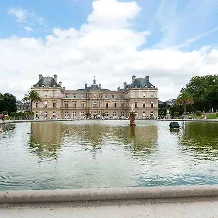 5e Entre Notre Dame & Pantheon Apartment